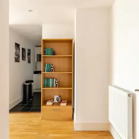 Brand New Flat In With Car Park