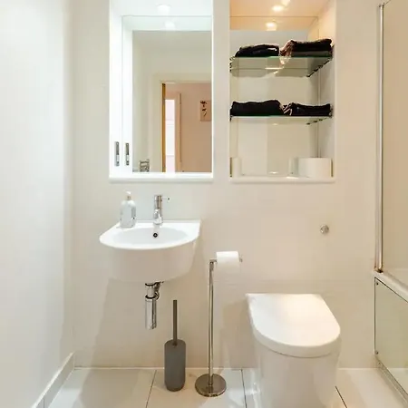 Apartment Brand New Flat In With Car Park London
