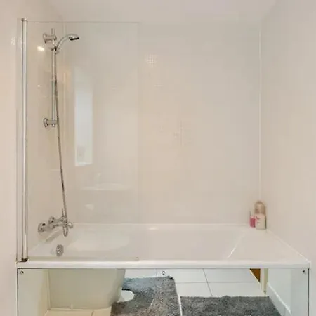 Apartment Brand New Flat In With Car Park London