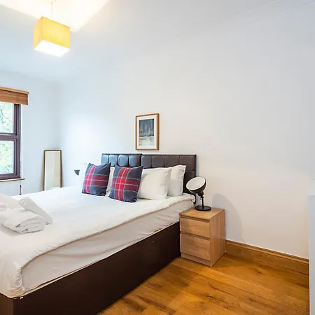 2 Bedroom By Av Short Lets Southwark With Free Wifi