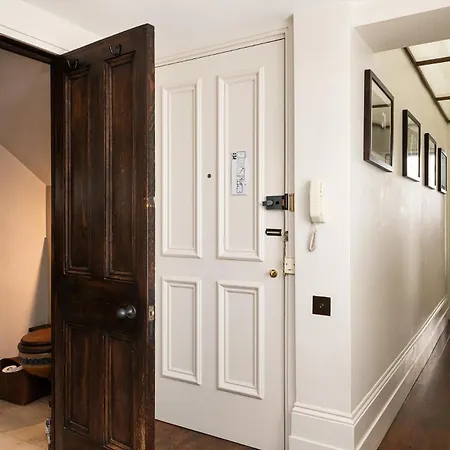 Apartment A Chelsea Retreat - 2 Bedroom With Garden And Parking London