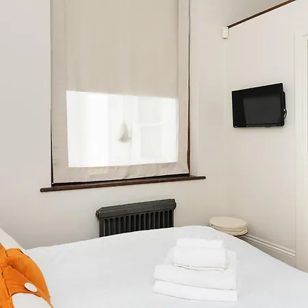 A Chelsea Retreat - 2 Bedroom With Garden And Parking London