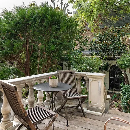 Apartment A Chelsea Retreat - 2 Bedroom With Garden And Parking