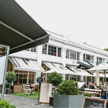 Apartment A Chelsea Retreat - 2 Bedroom With Garden And Parking