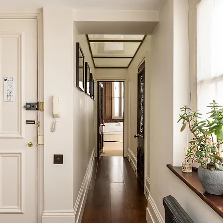 Apartment A Chelsea Retreat - 2 Bedroom With Garden And Parking London