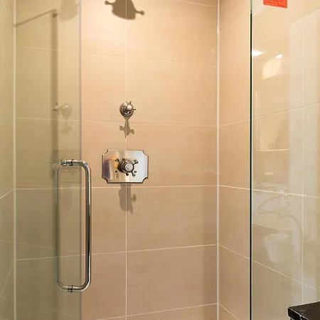A Chelsea Retreat - 2 Bedroom With Garden And Parking