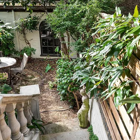 Apartment A Chelsea Retreat - 2 Bedroom With Garden And Parking *