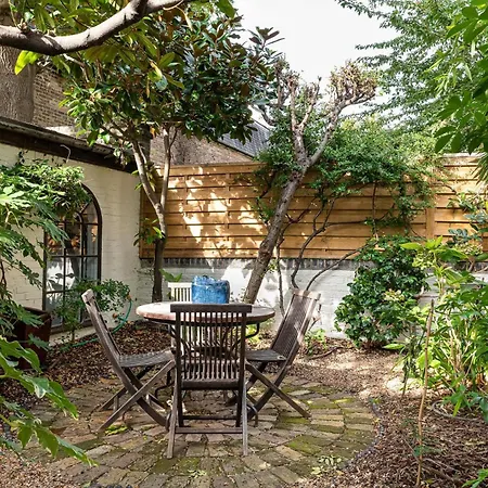 A Chelsea Retreat - 2 Bedroom With Garden And Parking London