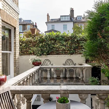Apartment A Chelsea Retreat - 2 Bedroom With Garden And Parking