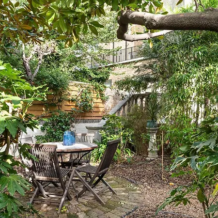 Apartment A Chelsea Retreat - 2 Bedroom With Garden And Parking