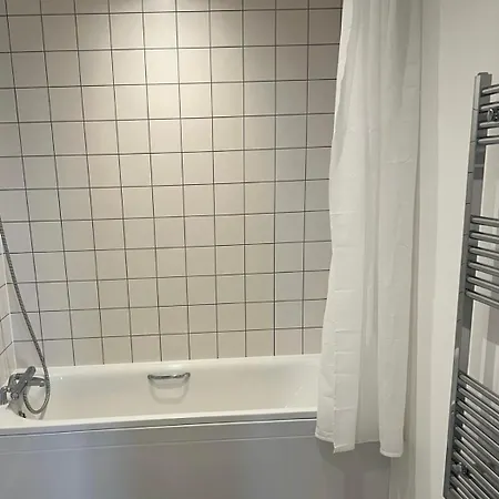The Perfect Barking (Greater London)