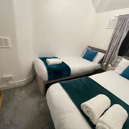 Holiday home Tooting - Cosy 2 Bedroom House With Garden, 5 Mins Walk To Tube Station *