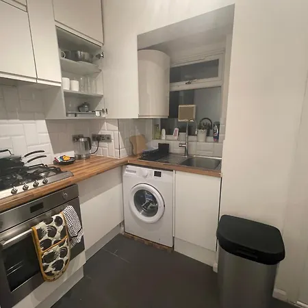Ferienhaus Tooting - Cosy 2 Bedroom House With Garden, 5 Mins Walk To Tube Station
