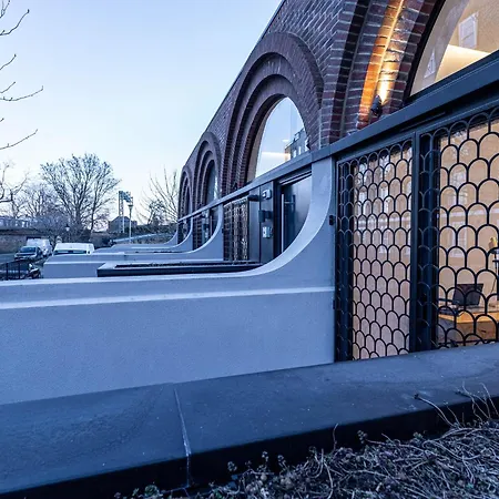 Apartment The Arches Luxurious Three Bedroom Close To Hampstead Heath With Garden Balcony And Courtyard