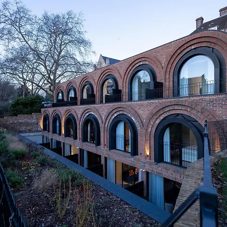 Apartment The Arches Luxurious Three Bedroom Close To Hampstead Heath With Garden Balcony And Courtyard