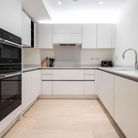 Apartment The Arches Luxurious Three Bedroom Close To Hampstead Heath With Garden Balcony And Courtyard London