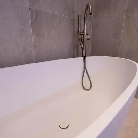 The Arches Luxurious Three Bedroom Close To Hampstead Heath With Garden Balcony And Courtyard London