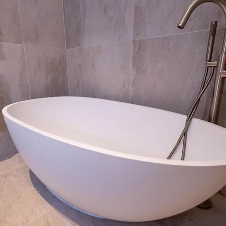 Apartment The Arches Luxurious Three Bedroom Close To Hampstead Heath With Garden Balcony And Courtyard London
