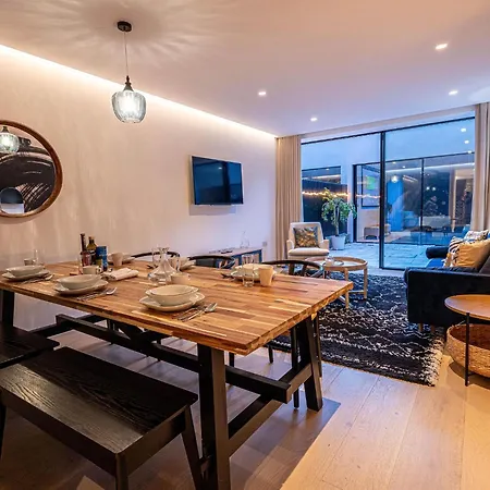 Apartment The Arches Luxurious Three Bedroom Close To Hampstead Heath With Garden Balcony And Courtyard