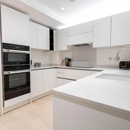 Apartment The Arches Luxurious Three Bedroom Close To Hampstead Heath With Garden Balcony And Courtyard *