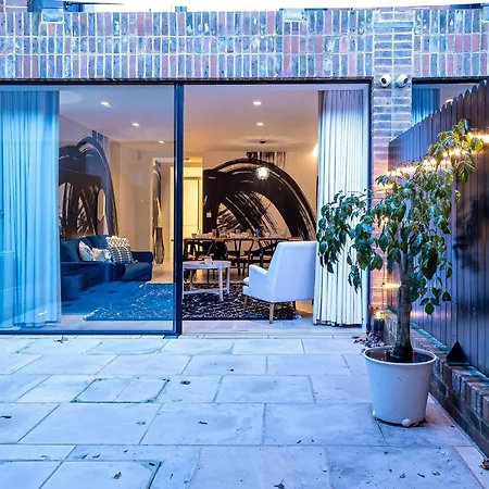 Apartment The Arches Luxurious Three Bedroom Close To Hampstead Heath With Garden Balcony And Courtyard *