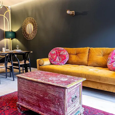 The Arches Luxurious Three Bedroom Close To Hampstead Heath With Garden Balcony And Courtyard London