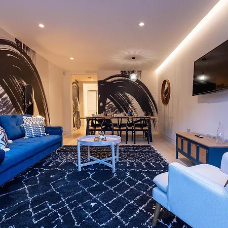 Apartment The Arches Luxurious Three Bedroom Close To Hampstead Heath With Garden Balcony And Courtyard *