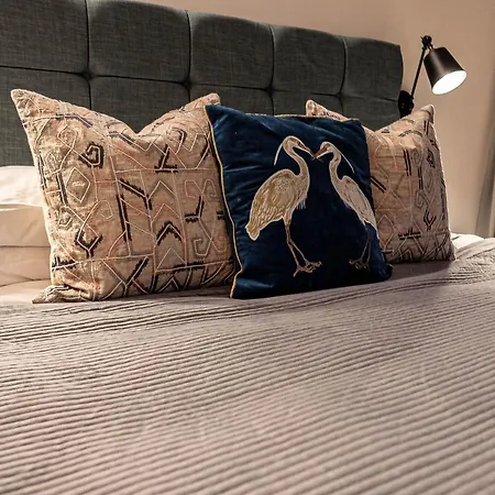 Apartment The Arches Luxurious Three Bedroom Close To Hampstead Heath With Garden Balcony And Courtyard London