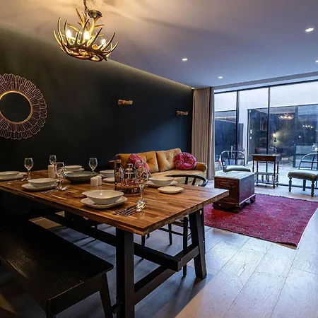 The Arches Luxurious Three Bedroom Close To Hampstead Heath With Garden Balcony And Courtyard