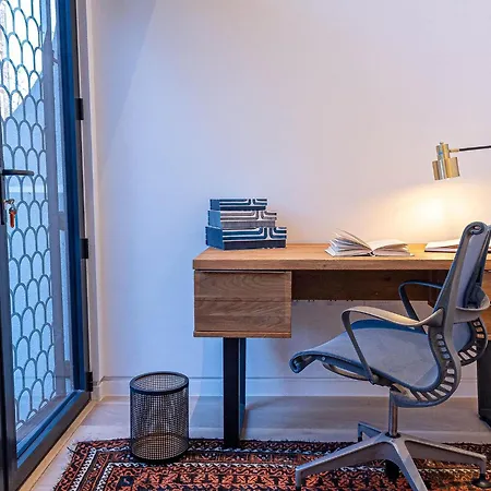 The Arches Luxurious Three Bedroom Close To Hampstead Heath With Garden Balcony And Courtyard London