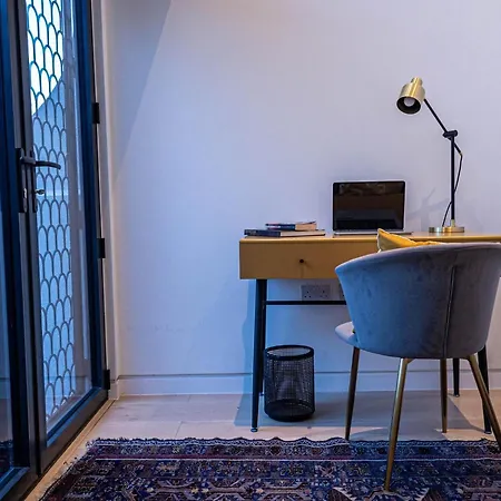 The Arches Luxurious Three Bedroom Close To Hampstead Heath With Garden Balcony And Courtyard London
