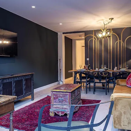 Apartment The Arches Luxurious Three Bedroom Close To Hampstead Heath With Garden Balcony And Courtyard