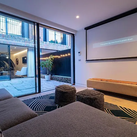 Apartment The Arches Luxurious Three Bedroom Close To Hampstead Heath With Garden Balcony And Courtyard London
