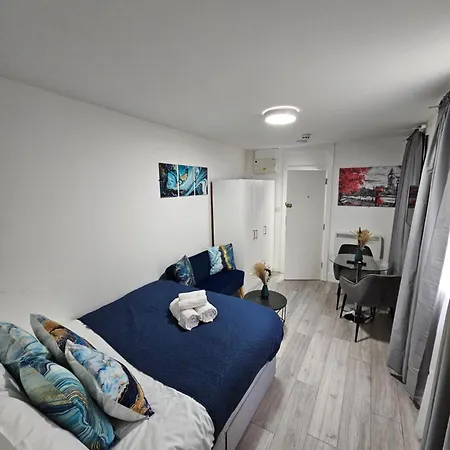 Apartment Cozy Ground-floor Studio, Excellent Access