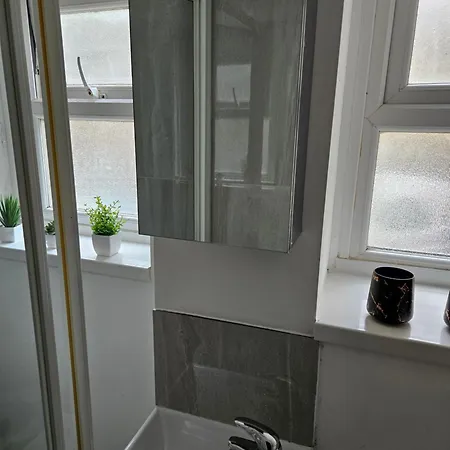 Apartment Cozy Ground-floor Studio, Excellent Access *