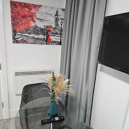 Apartment Cozy Ground-floor Studio, Excellent Access *
