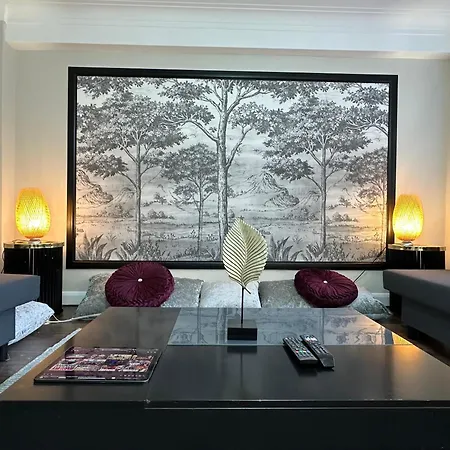 Apartment Two Bedroom Near Hyde Park *
