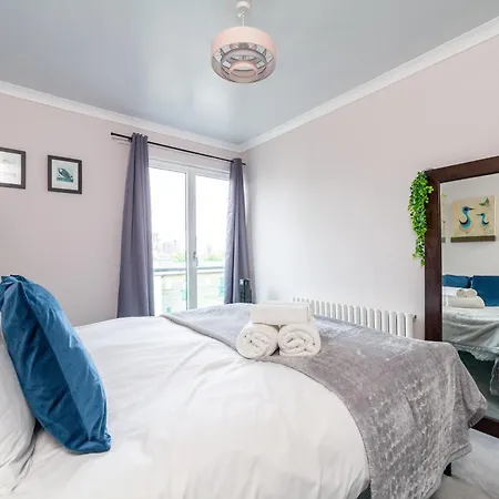 Apartment Stylish Chic Retreat: 1-bed, Near Canary Wharf