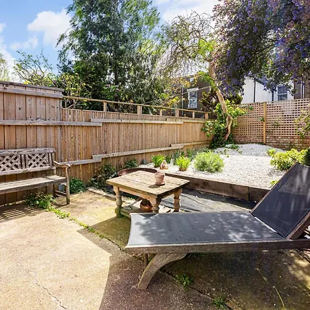 Apartment 1 Bed & Garden, Sunny Artist Flat - 20mins To *