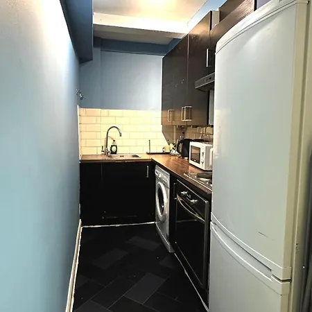 Two Bedroom Near Hyde Park London