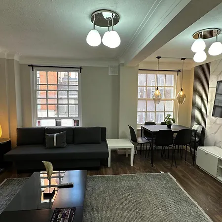 Two Bedroom Near Hyde Park