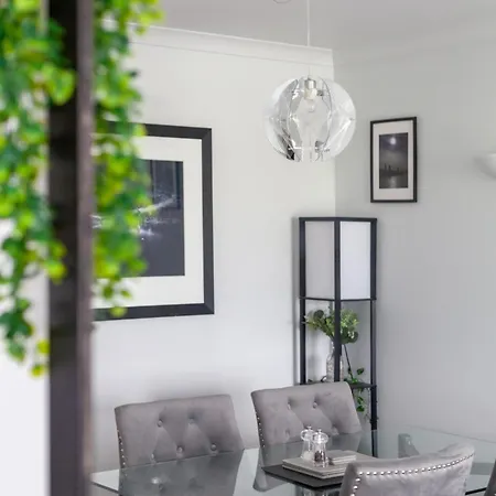 Apartment Stylish Chic Retreat: 1-bed, Near Canary Wharf