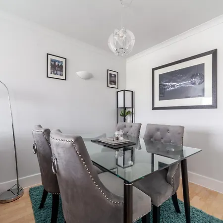 Apartment Stylish Chic Retreat: 1-bed, Near Canary Wharf London