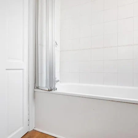 Apartment 1 Bed & Garden, Sunny Artist Flat - 20mins To
