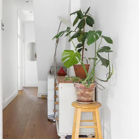 1 Bed & Garden, Sunny Artist Flat - 20mins To