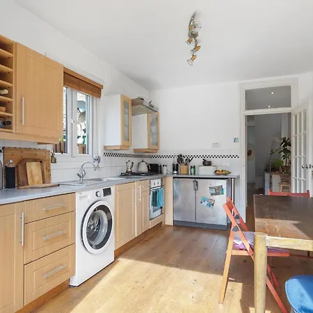 Apartment 1 Bed & Garden, Sunny Artist Flat - 20mins To *