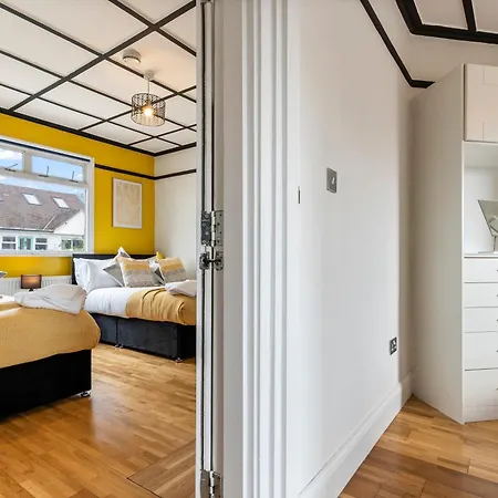 Apartment Heart Of Acton - Free Parking - Perfect For Contractors London