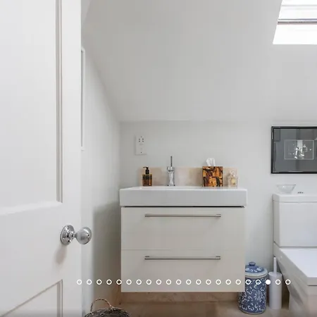 Magenta - 3 Bedroom By Battersea Park London