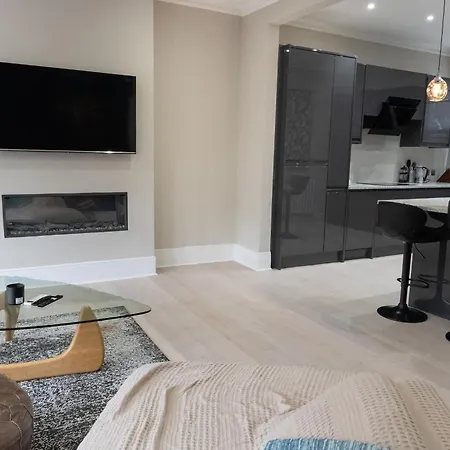 3 Bed House In The Heart Of Palmers