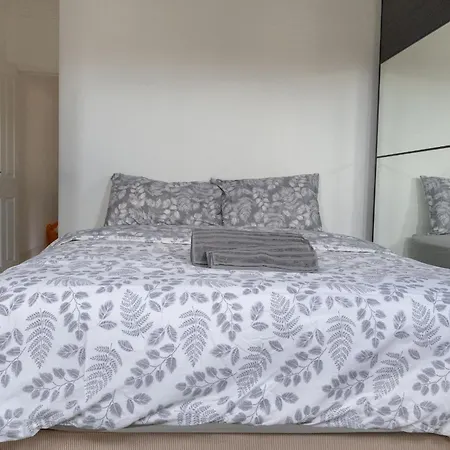 3 Bed House In The Heart Of Palmers Palmers Green
